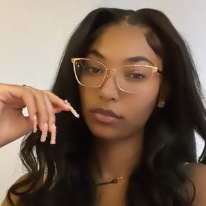 Meet your Posher, Gia